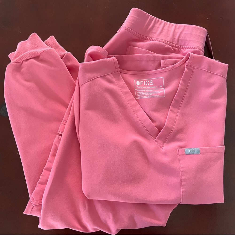 FIGS Scrub Set - M - Dessert Rose - used once!